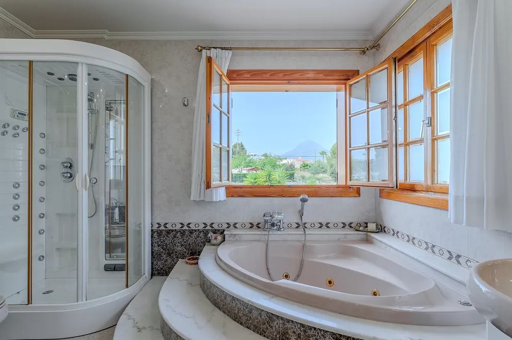 Villa en venta en Altea, 5 habitaciones, piscina privada