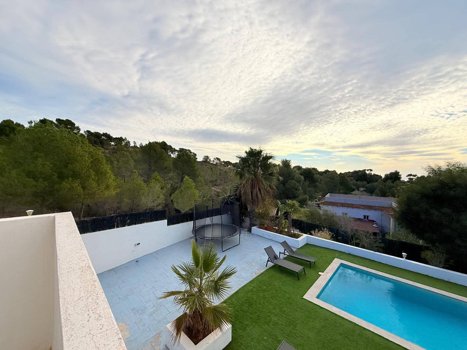 Chalet en venta con 4 habitaciones y piscina en Altea