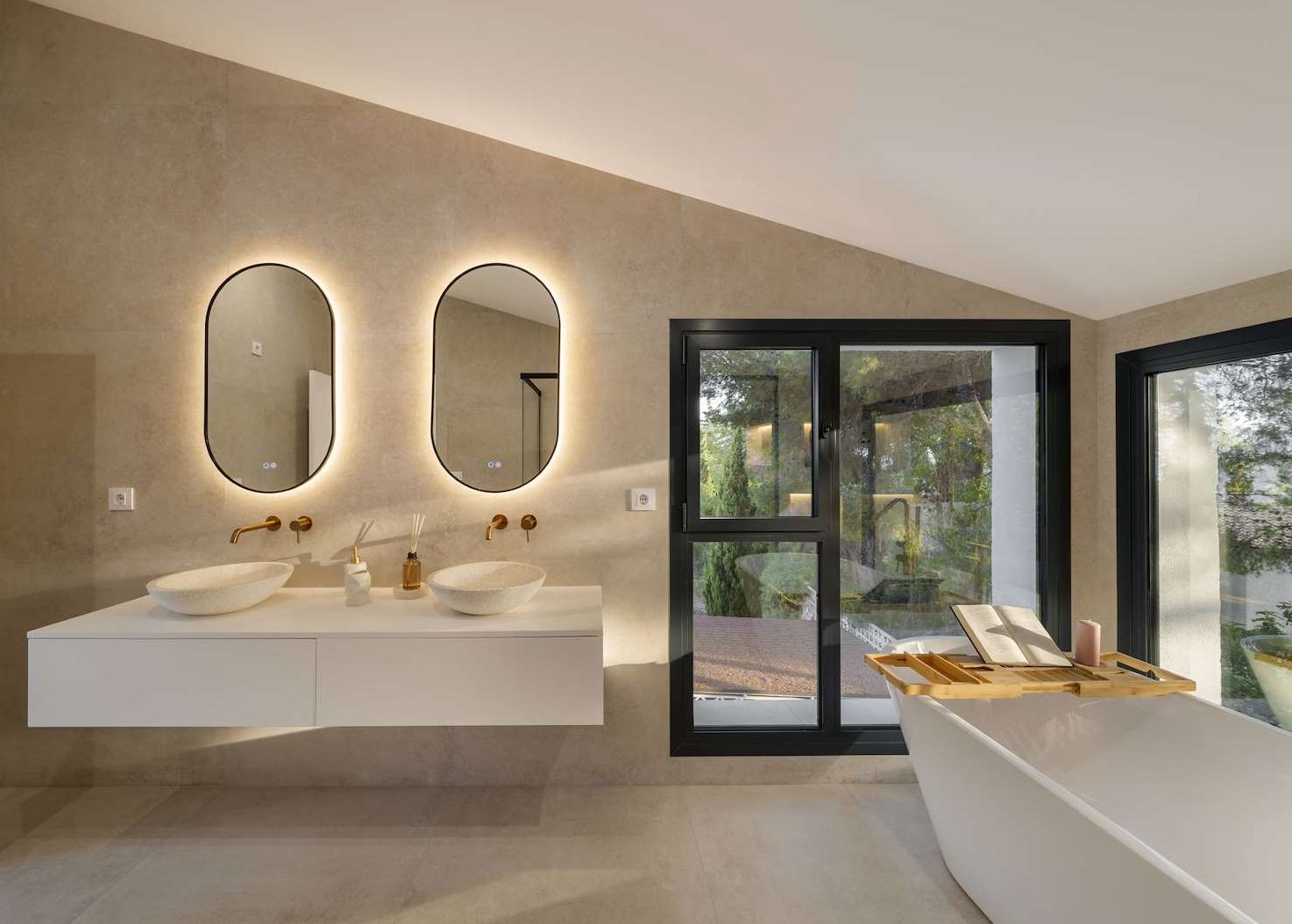 Chalet en venta con 4 habitaciones y piscina en Altea, Alicante.