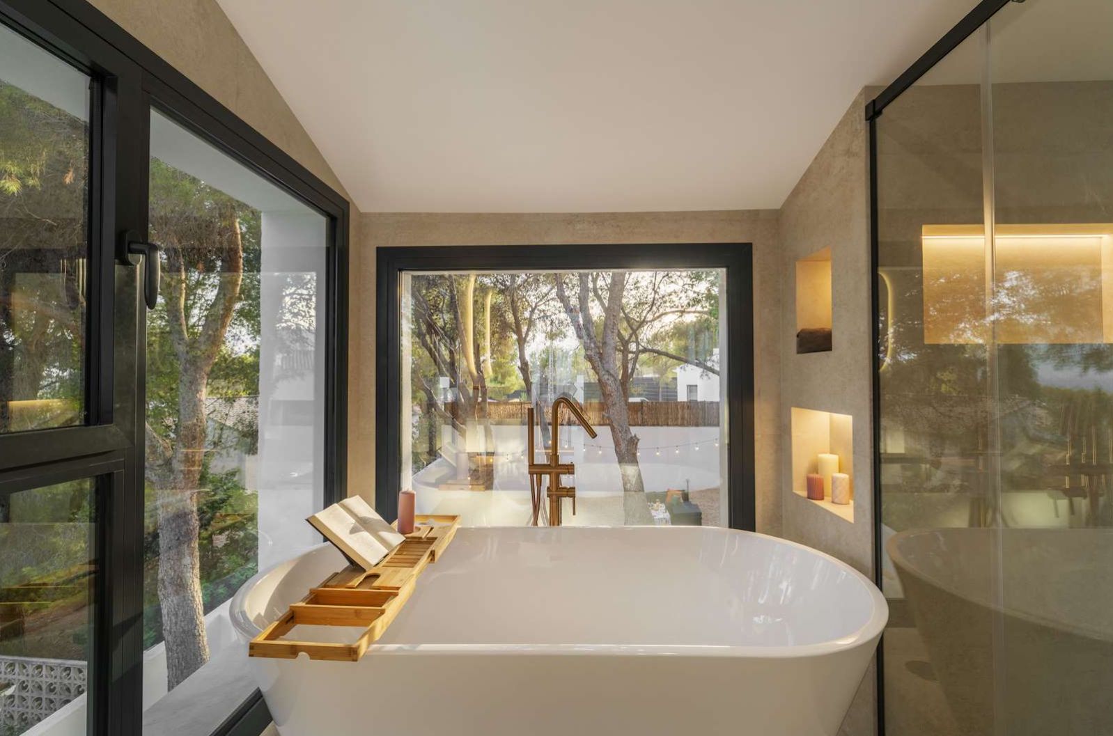 Chalet en venta con 4 habitaciones y piscina en Altea, Alicante.