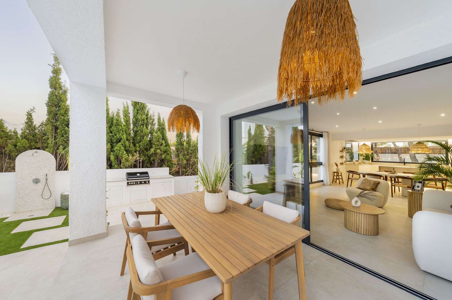 Chalet en venta con 4 habitaciones y piscina en Altea, Alicante.