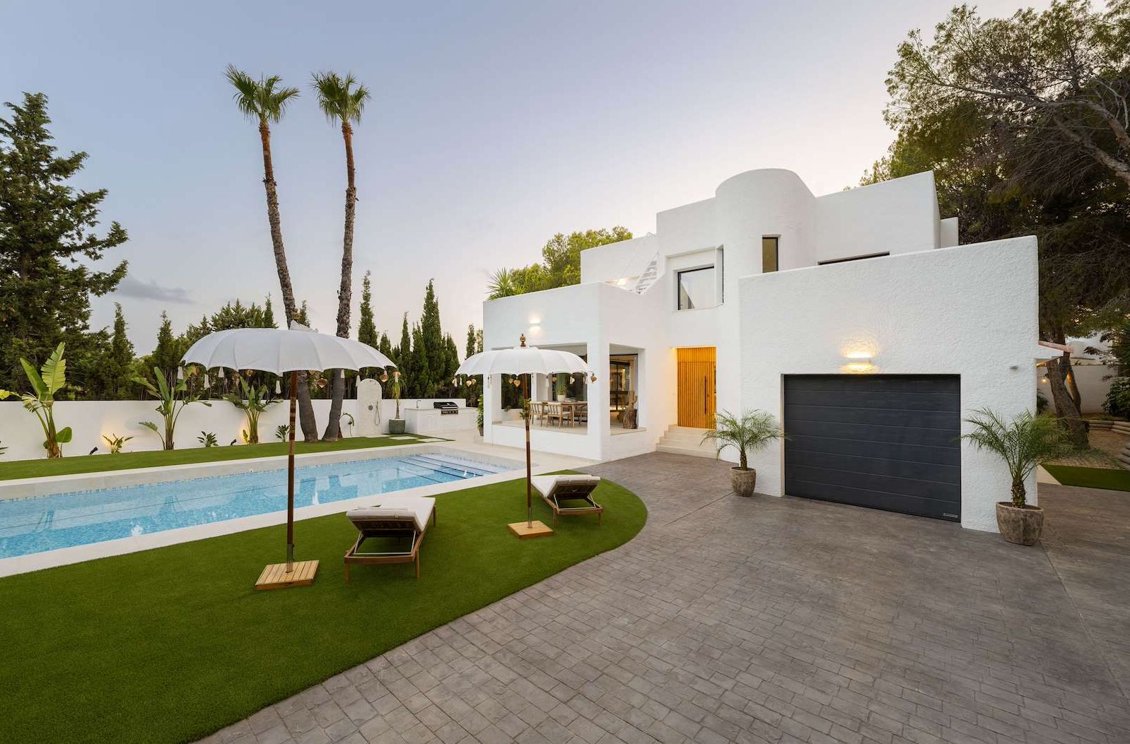 Chalet en venta con 4 habitaciones y piscina en Altea, Alicante.