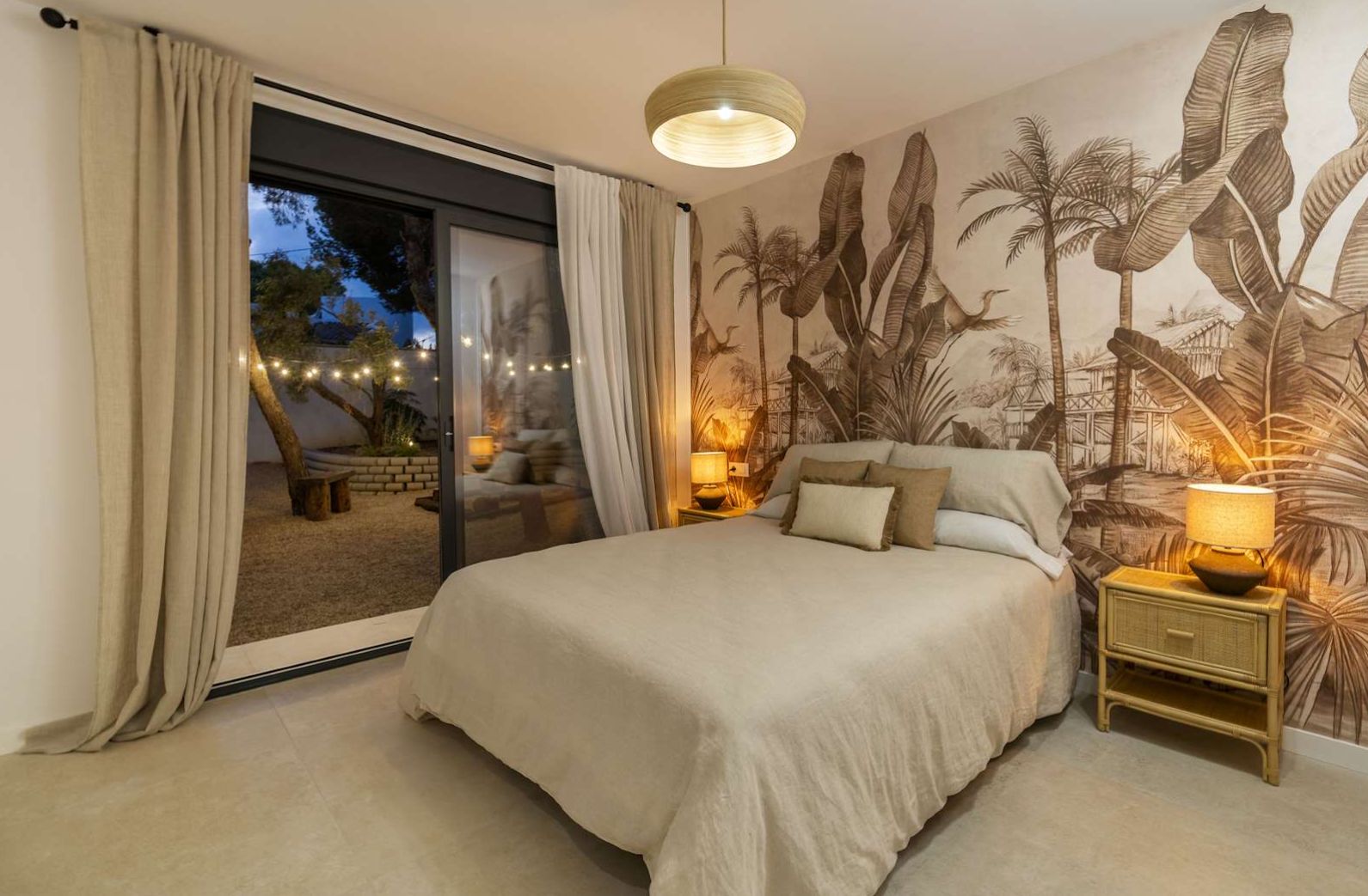 Chalet en venta con 4 habitaciones y piscina en Altea, Alicante.