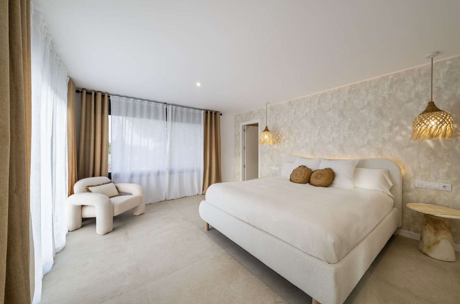 Chalet en venta con 4 habitaciones y piscina en Altea, Alicante.