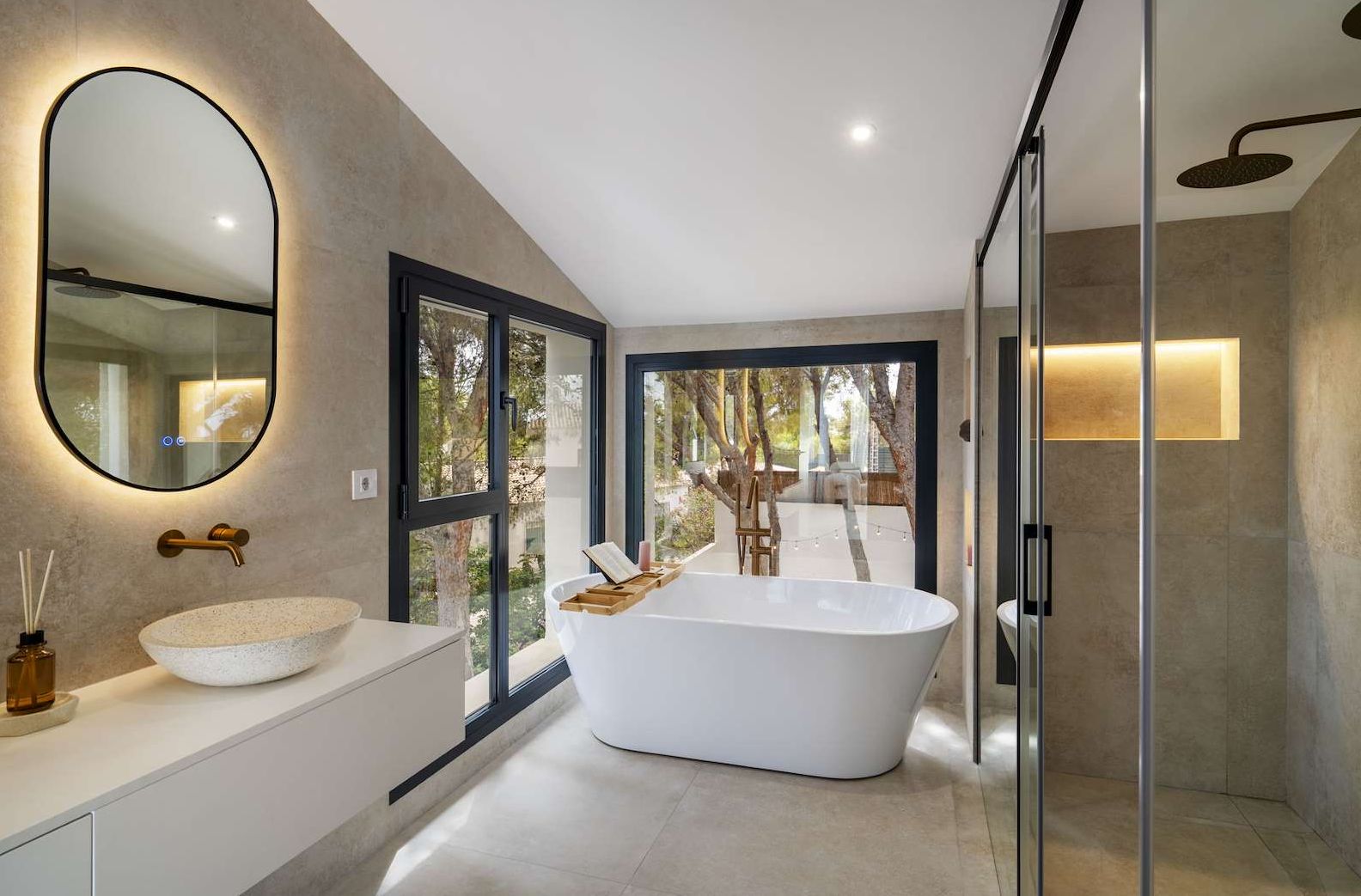 Chalet en venta con 4 habitaciones y piscina en Altea, Alicante.