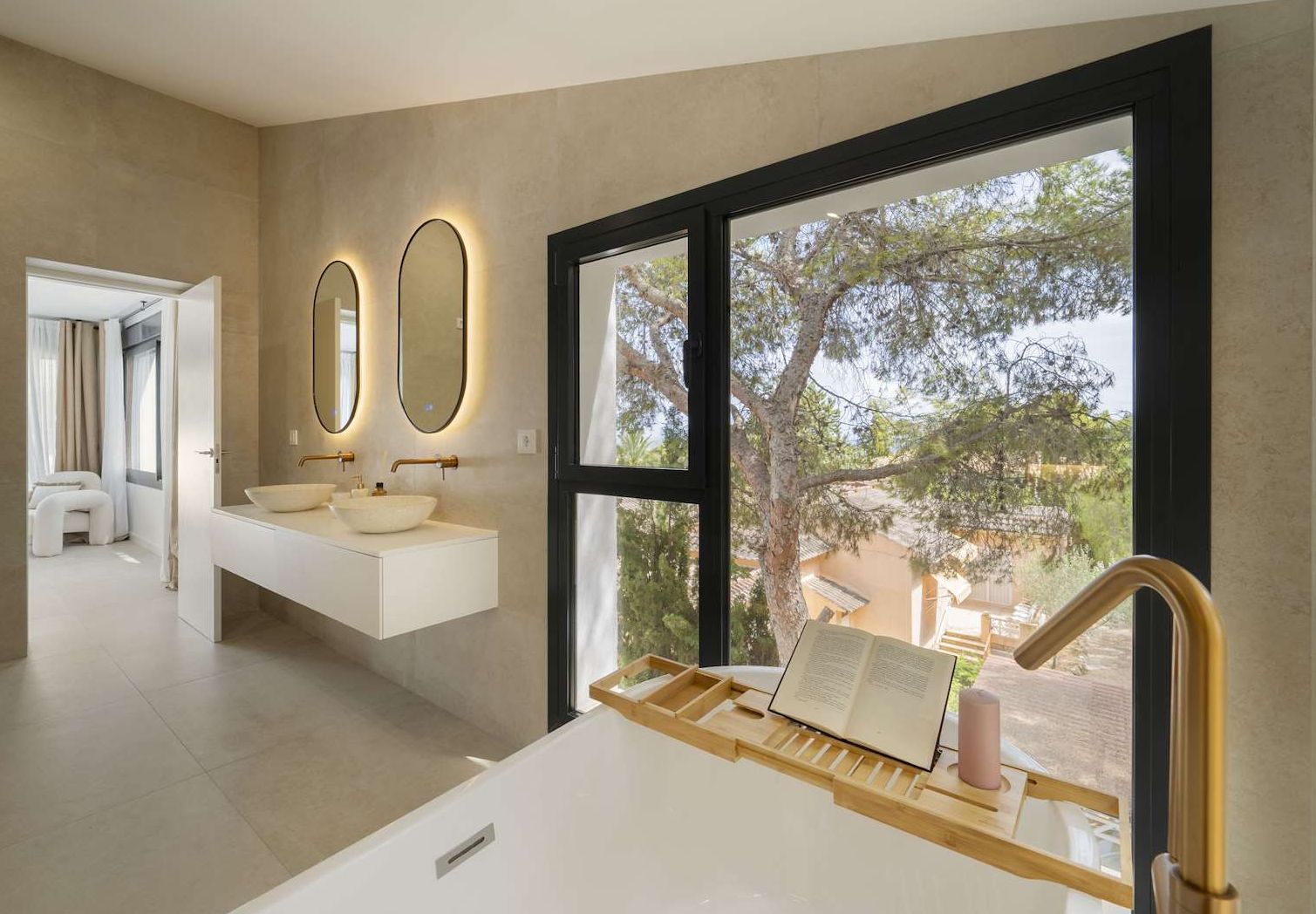 Chalet en venta con 4 habitaciones y piscina en Altea, Alicante.