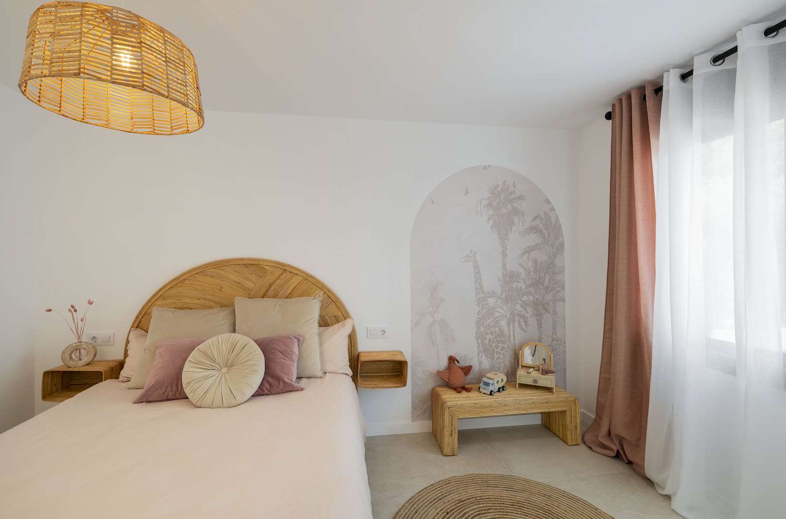 Chalet en venta con 4 habitaciones y piscina en Altea, Alicante.