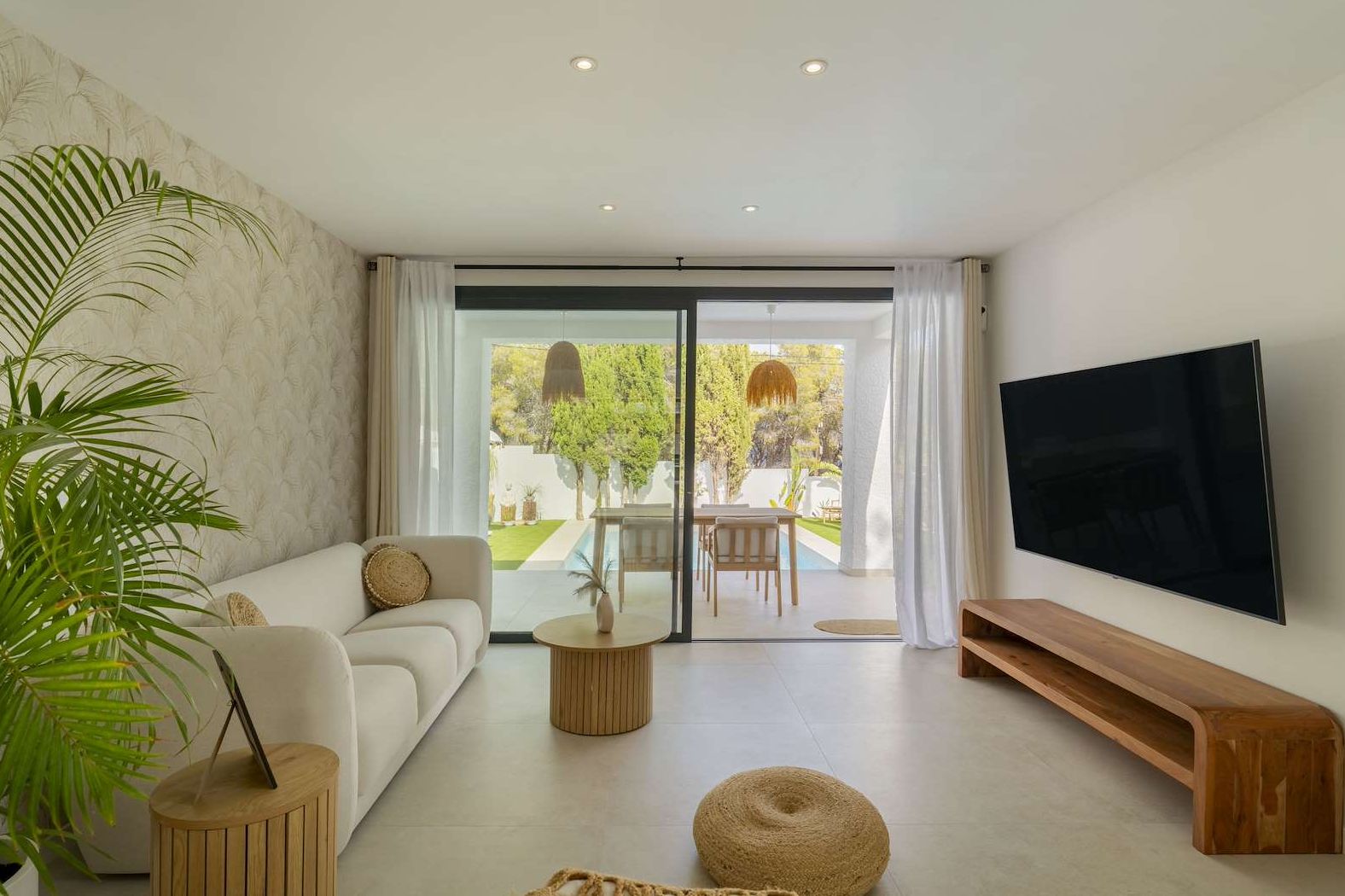 Chalet en venta con 4 habitaciones y piscina en Altea, Alicante.