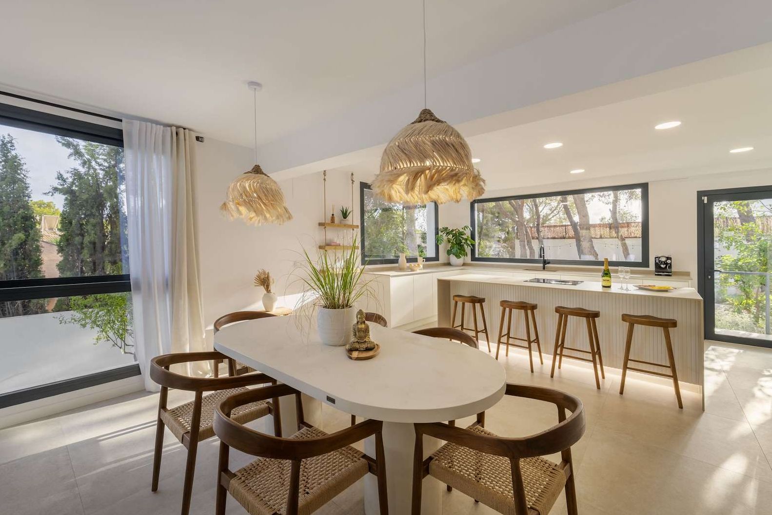 Chalet en venta con 4 habitaciones y piscina en Altea, Alicante.