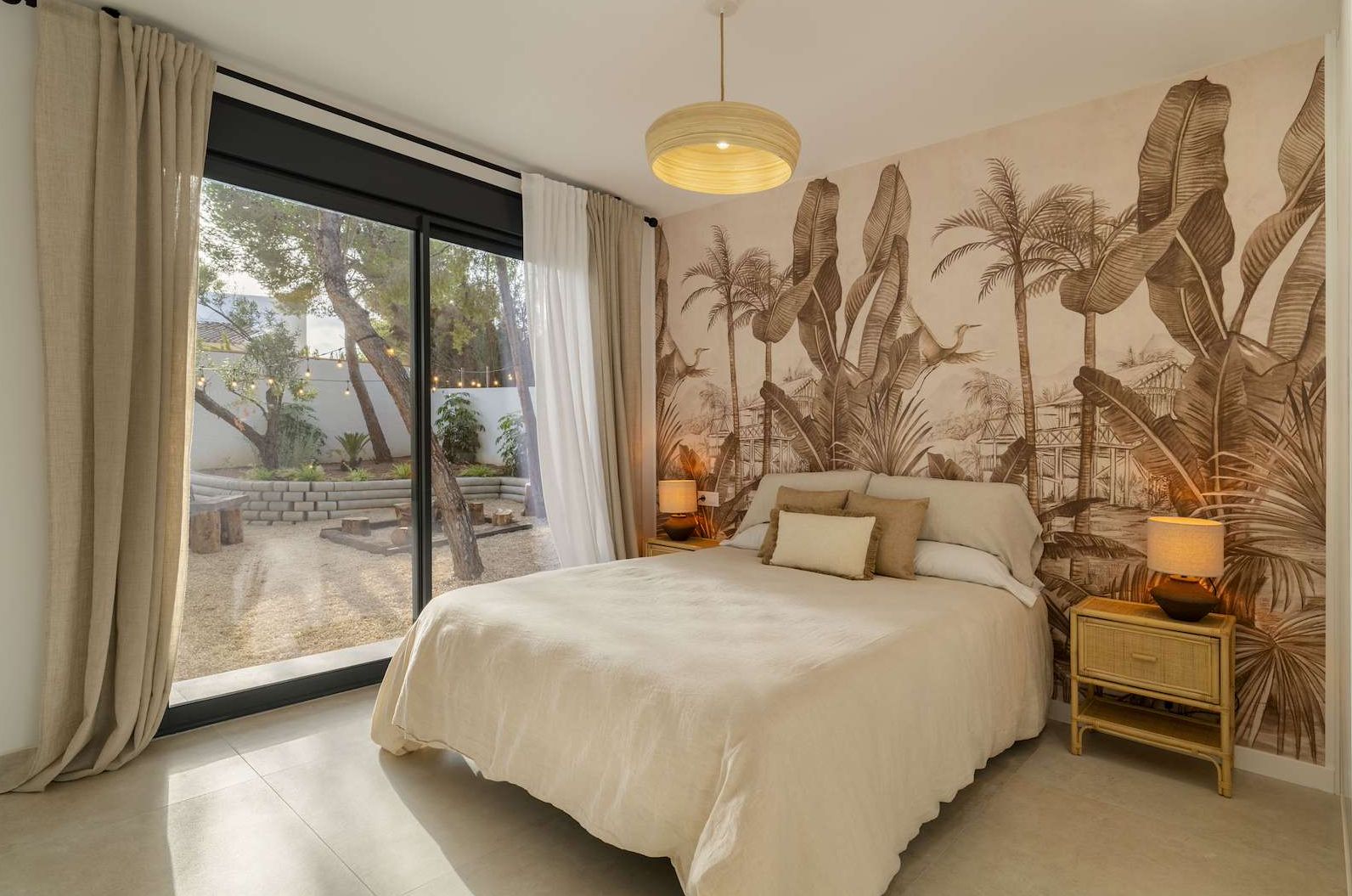 Chalet en venta con 4 habitaciones y piscina en Altea, Alicante.