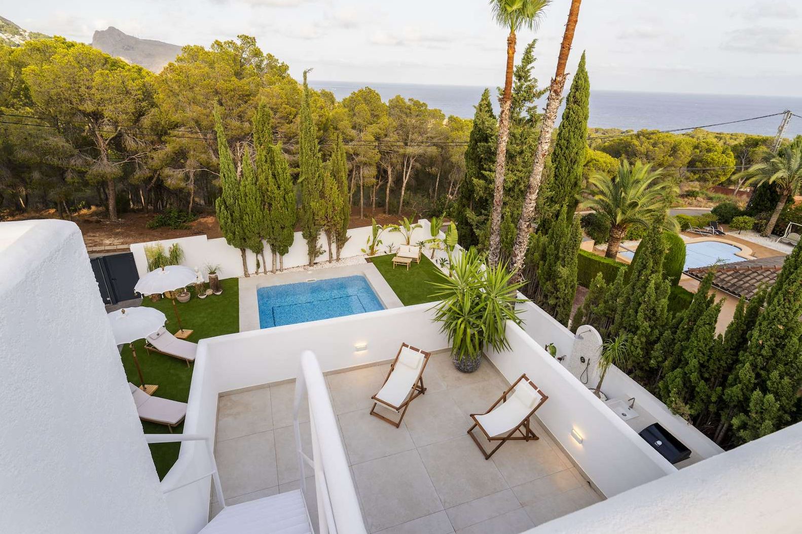 Chalet en venta con 4 habitaciones y piscina en Altea, Alicante.