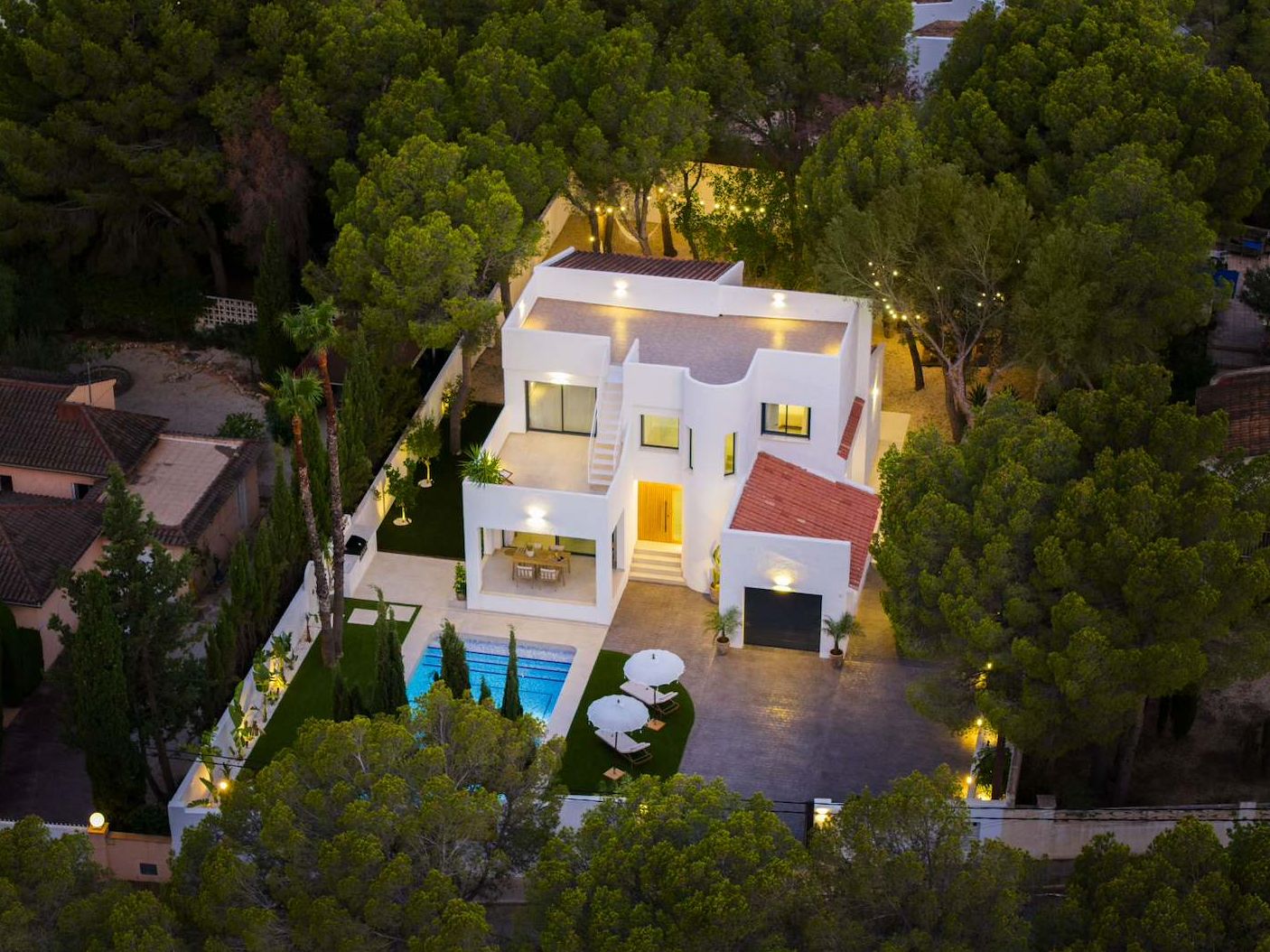 Chalet en venta con 4 habitaciones y piscina en Altea, Alicante.