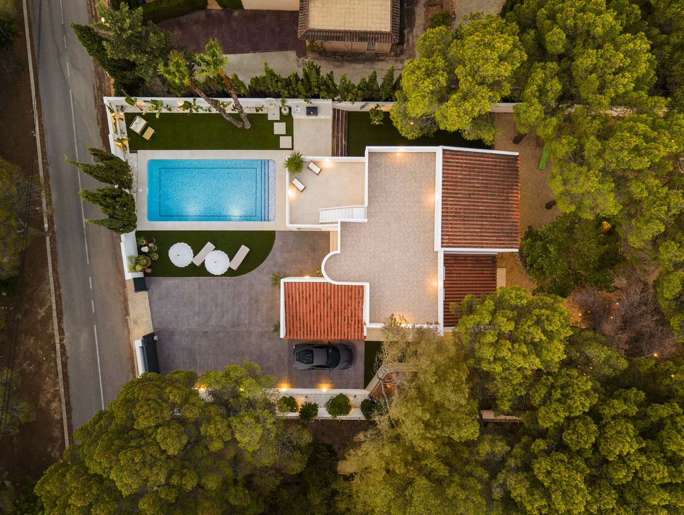 Chalet en venta con 4 habitaciones y piscina en Altea, Alicante.