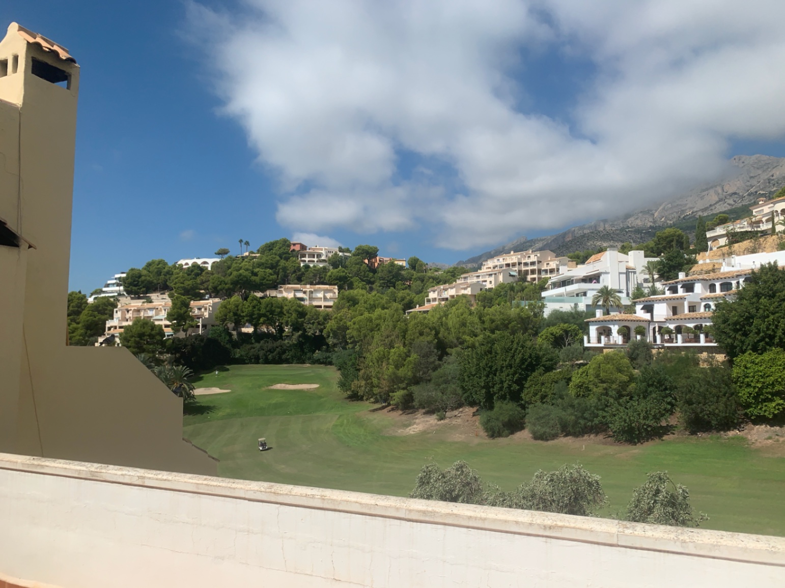 Splendid Villa on the Altea Golf Course: Luxury and Style in an Exceptional Location