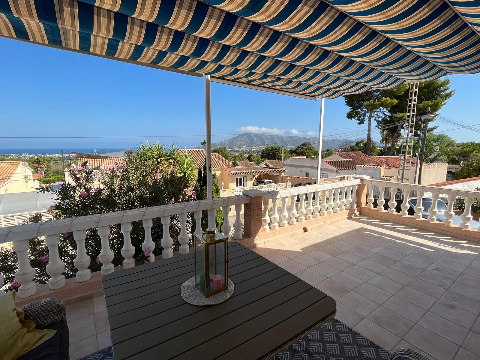En Venta: Encantadora Villa en La Nucía con Impresionantes Vistas al Mar