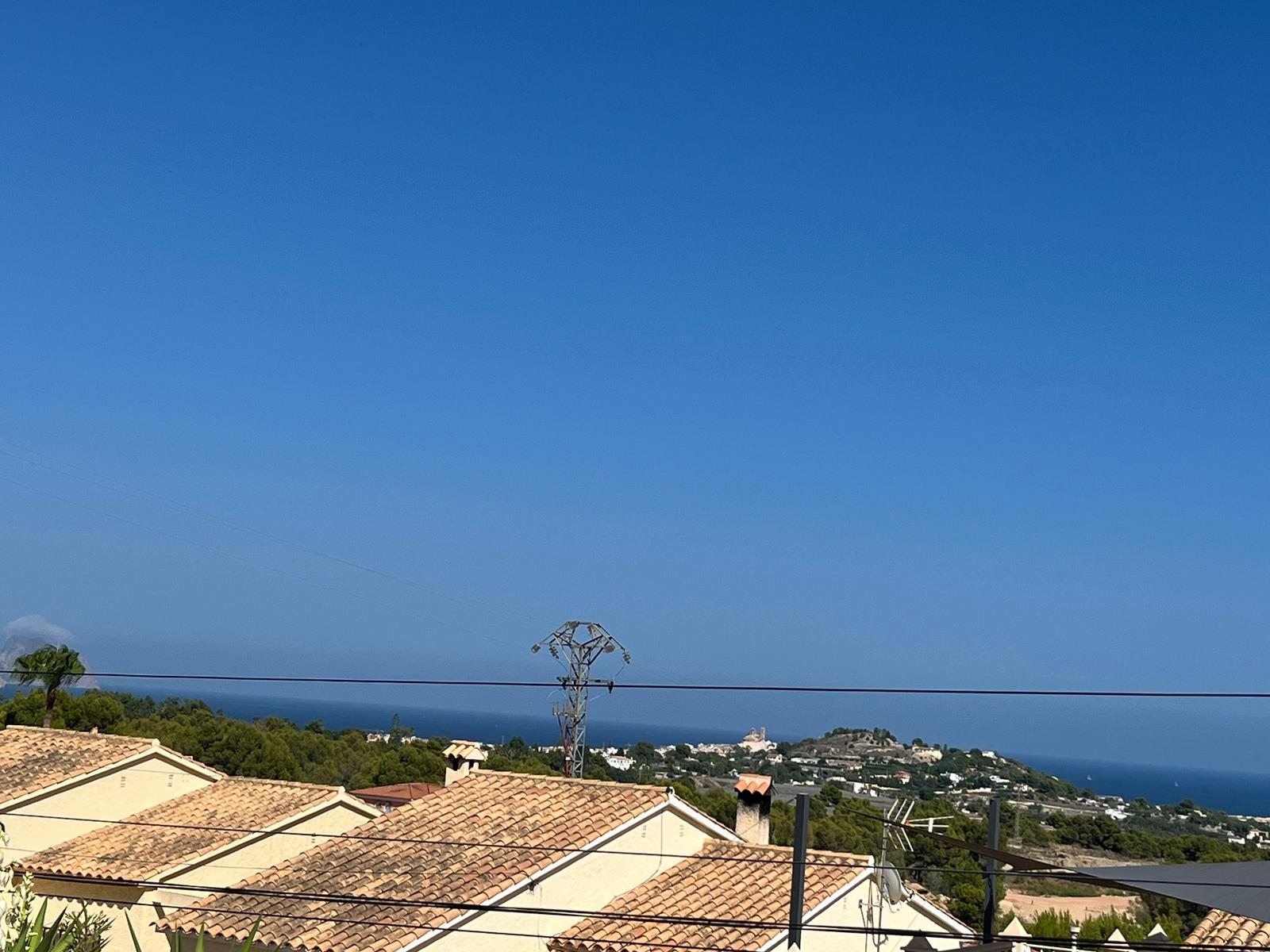 En Venta: Encantadora Villa en La Nucía con Impresionantes Vistas al Mar