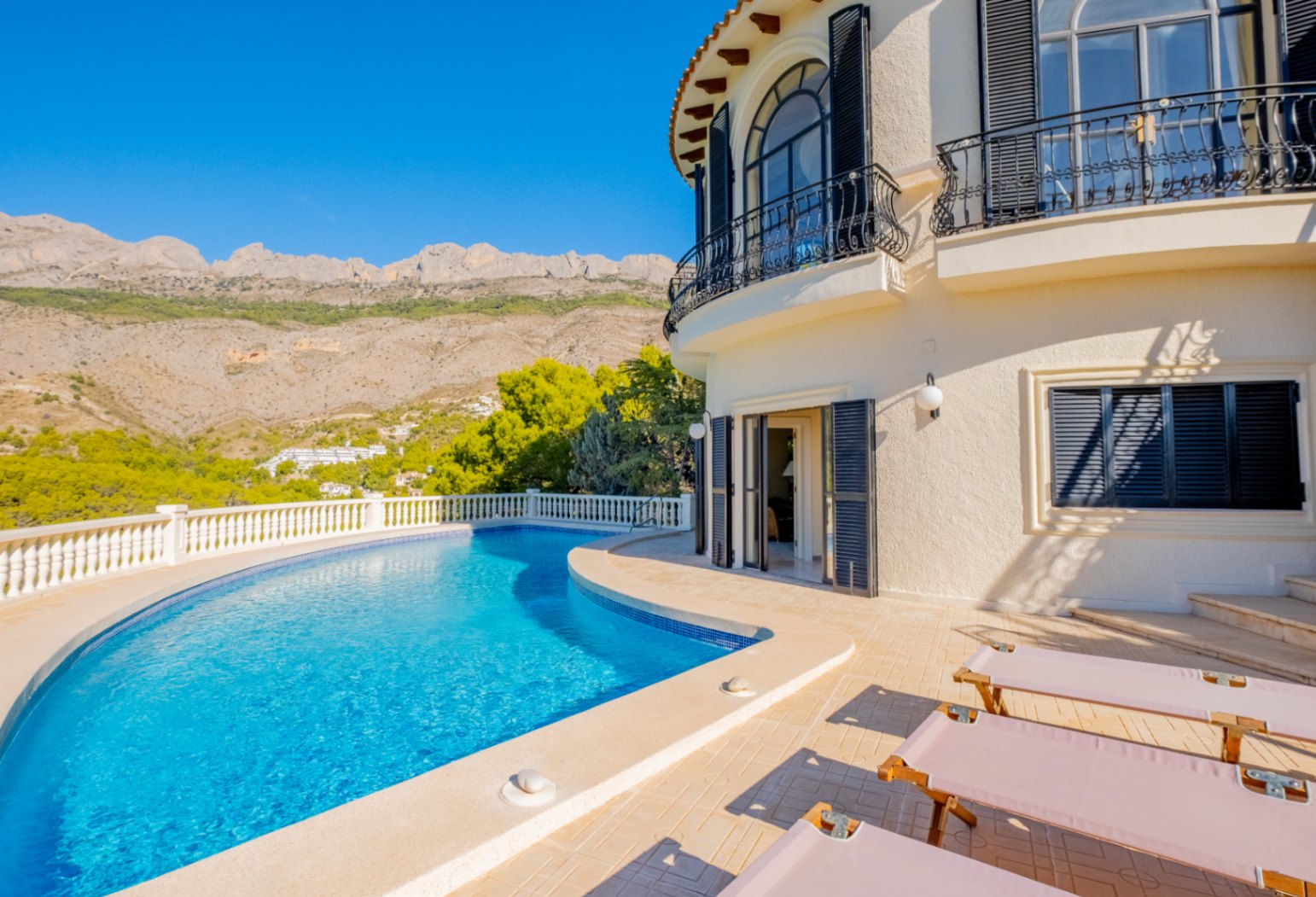Exclusive Luxury Villa in Altea: A Panoramic Paradise