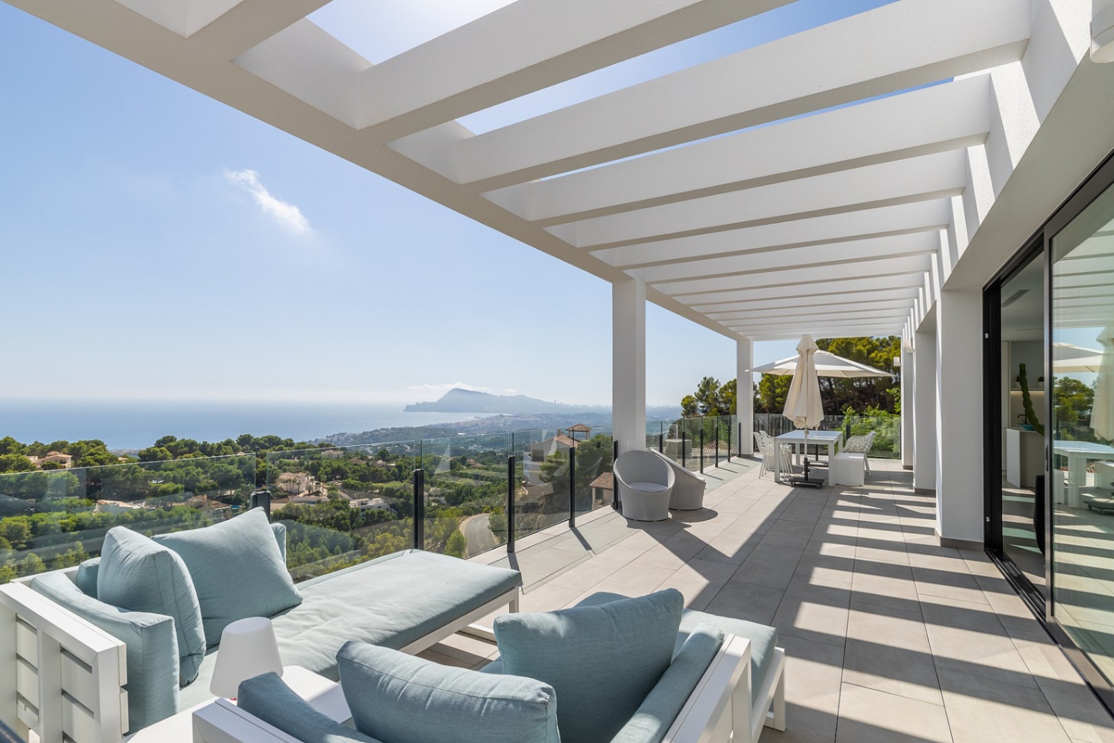 Luxe villa in Altea: panoramisch uitzicht, modern design en uitgeruste keuken