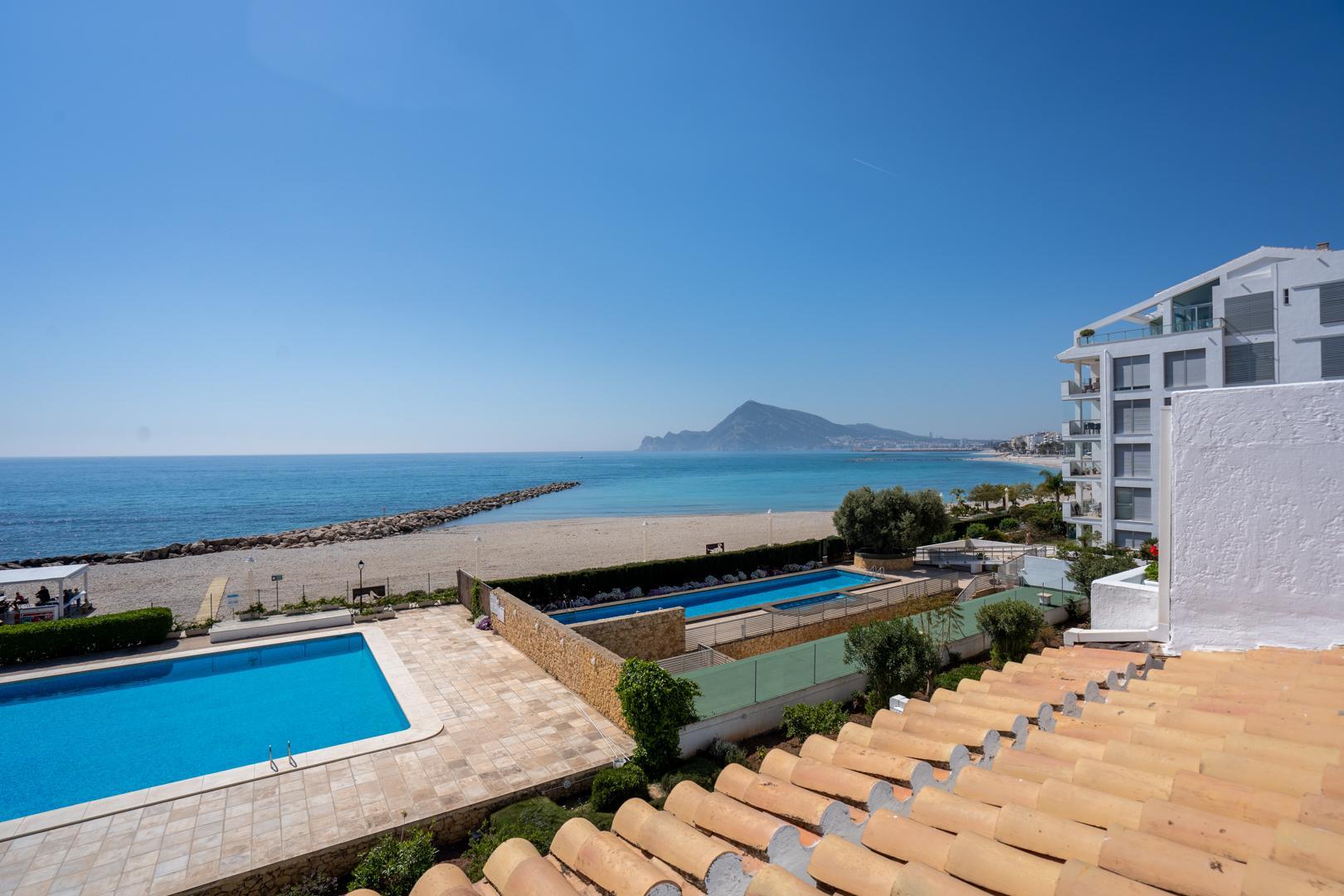 Venta de Ático-Dúplex Frente al Mar en Altea: Una Propiedad Espectacular