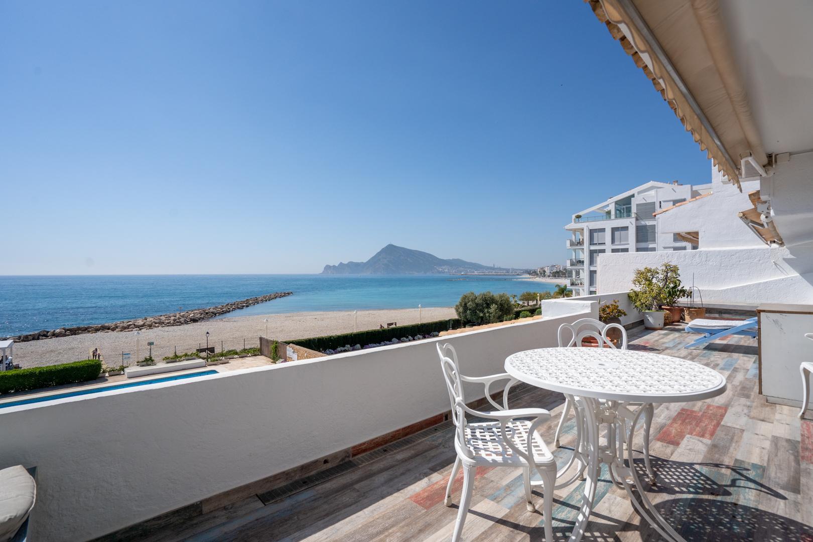 Venta de Ático-Dúplex Frente al Mar en Altea: Una Propiedad Espectacular