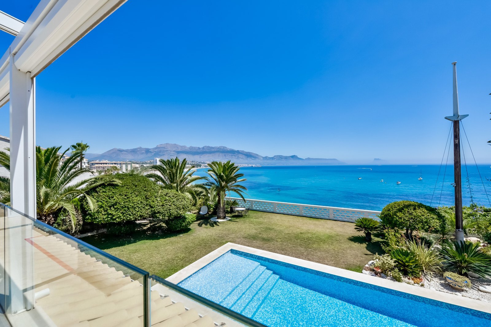 Exclusieve luxe villa met uitzicht op zee in Albir: Ontdek jouw hoekje van het paradijs
