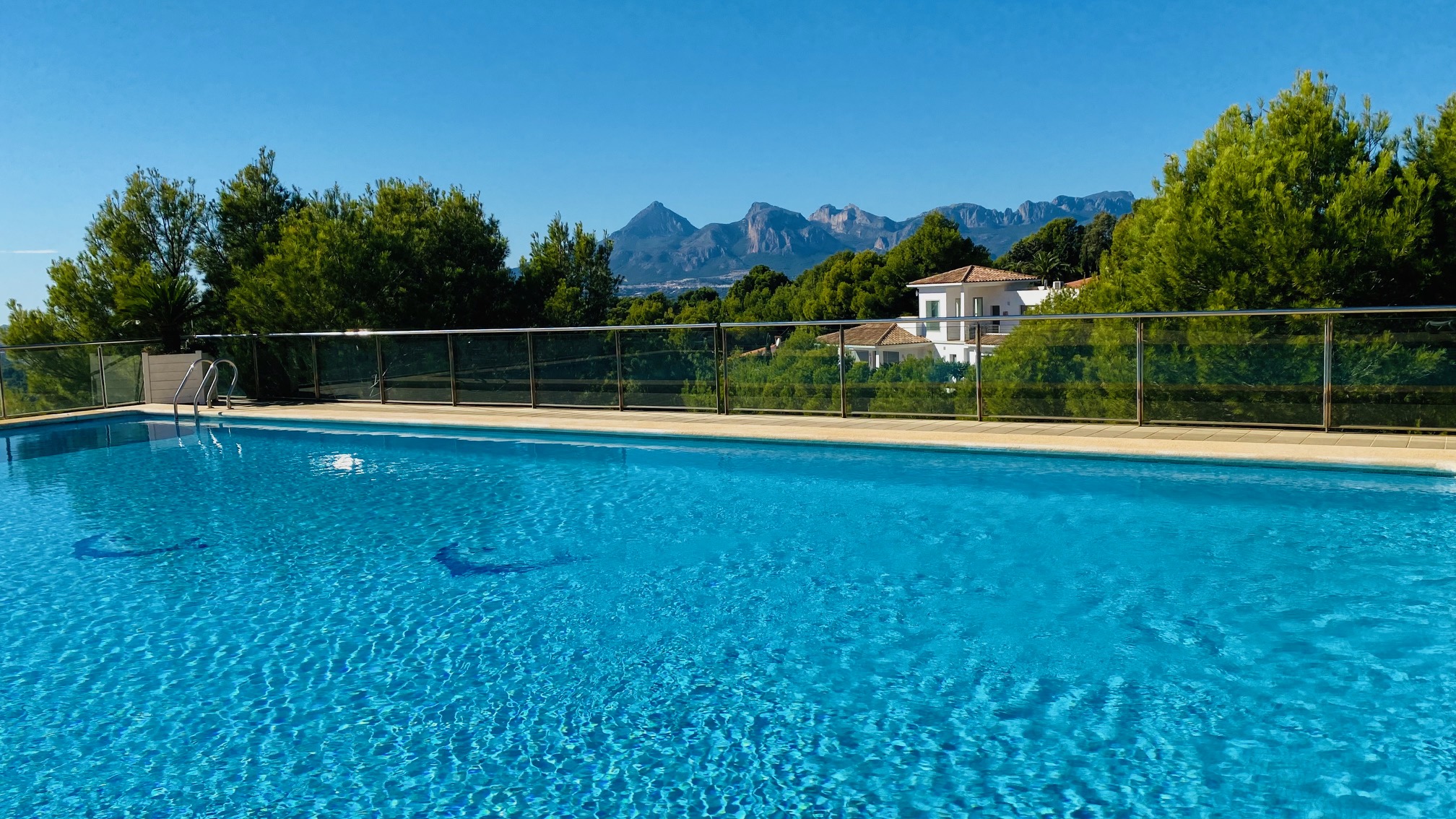 Spectaculair appartement te koop in de Sierra de Altea: ongeëvenaard uitzicht en onvergetelijke woonruimtes