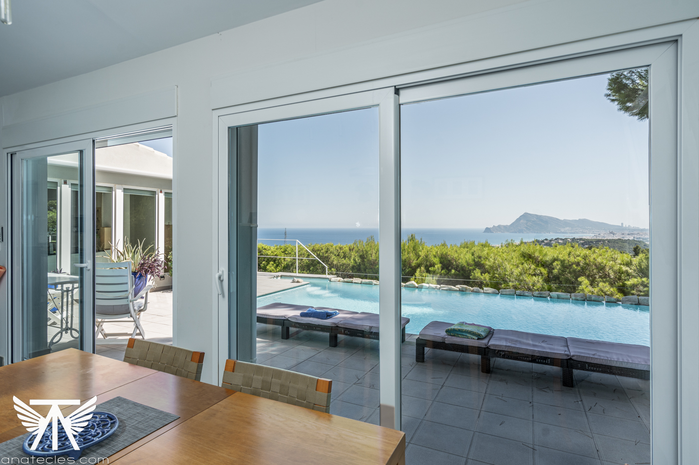 Продажа: Вилла у моря с панорамным видом - дом вашей мечты!