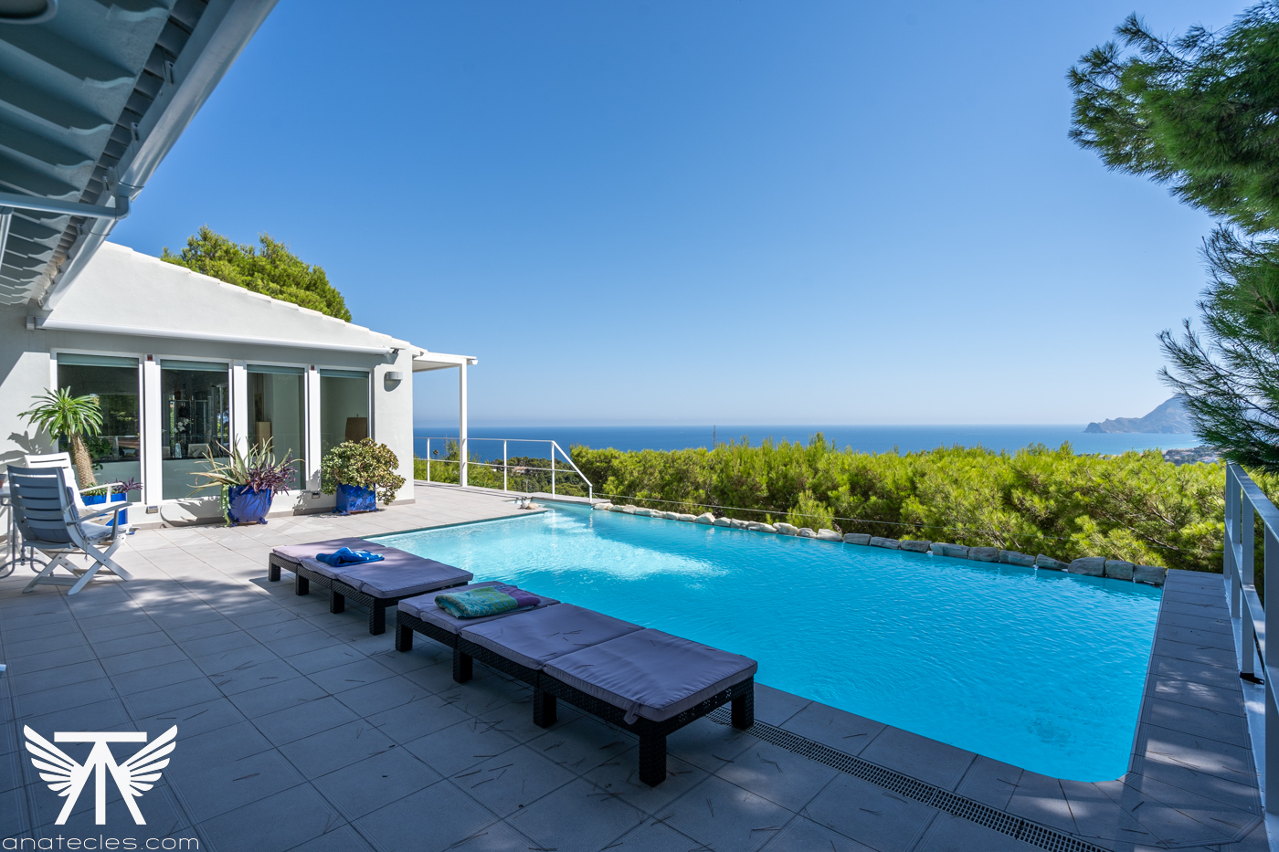 Te Koop: Villa aan zee met panoramisch uitzicht - Uw droomhuis!