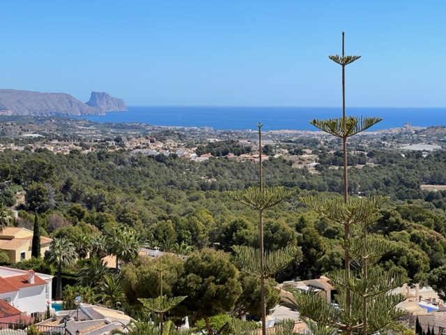 Spectaculaire gelijkvloerse villa: uitzicht op zee van Calpe tot Benidorm