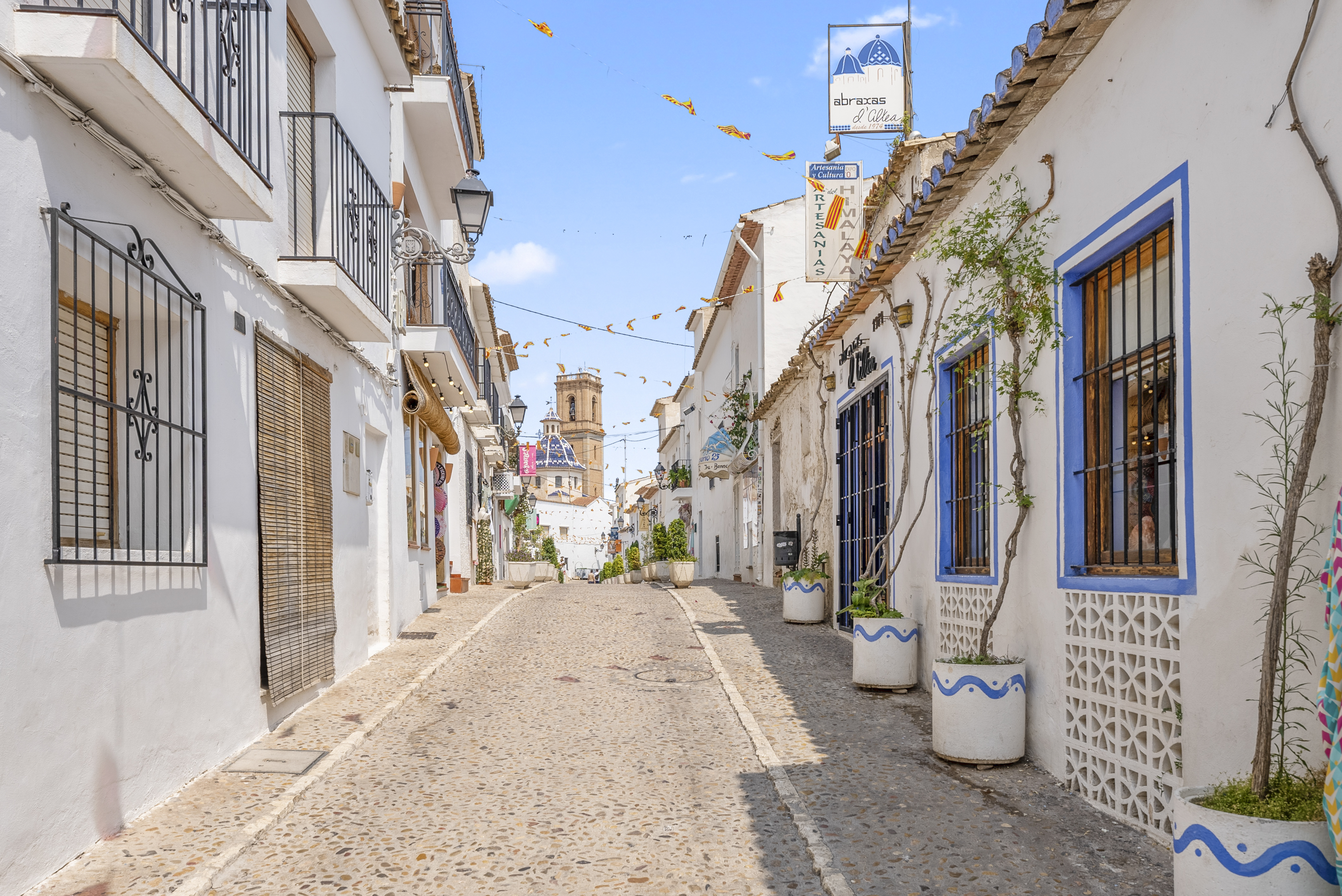 Charming Townhouse in Altea's Historic Old Town: Discover Your Unique Home