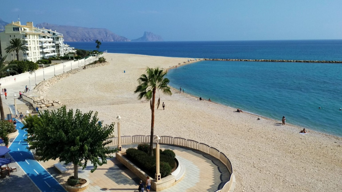 Traspaso de Cafetería en el Paseo de Altea: ¡Excelente Oportunidad de Negocio!