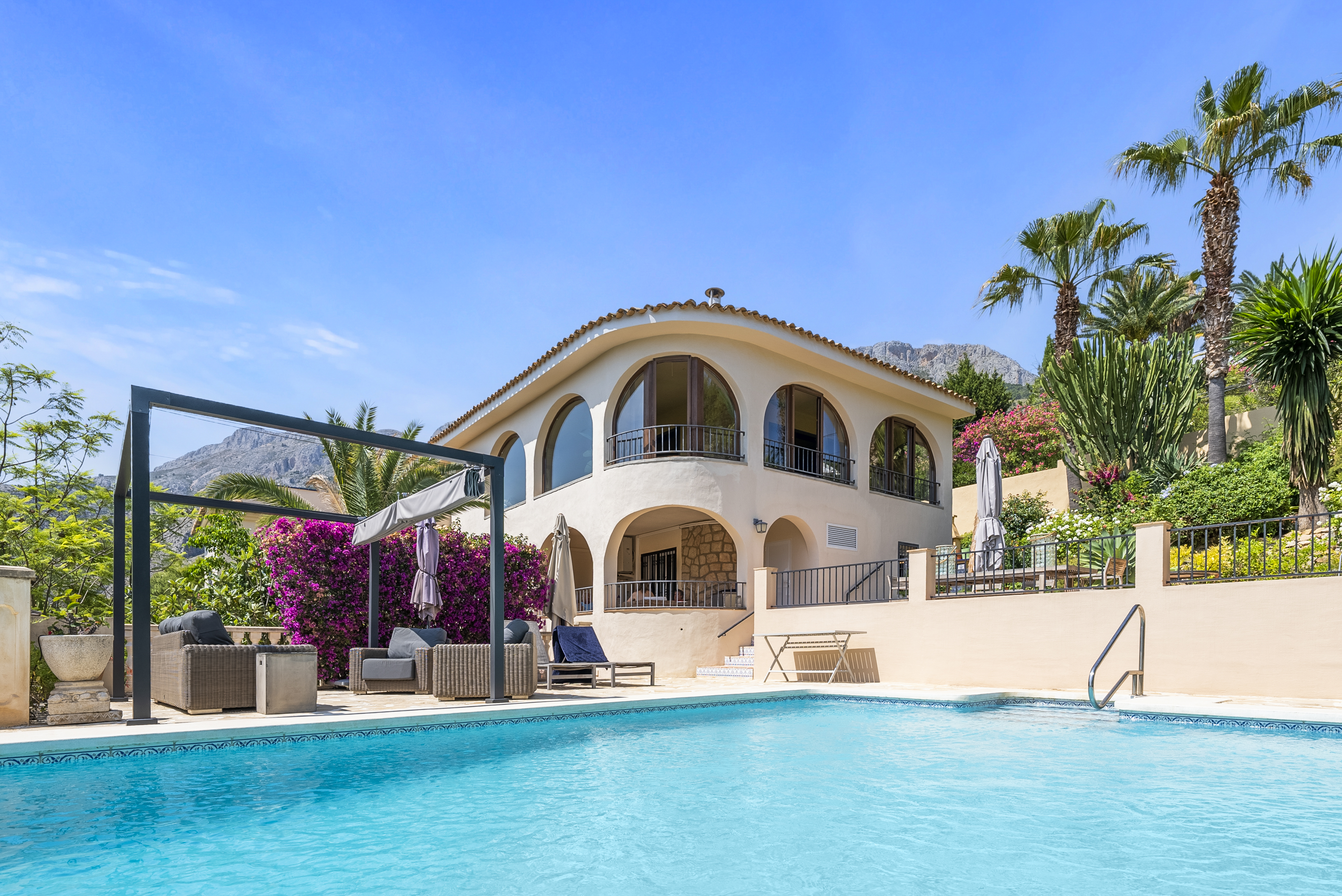 Luxe villa te koop in Golf de Altea: ongeëvenaarde elegantie en exclusief huis