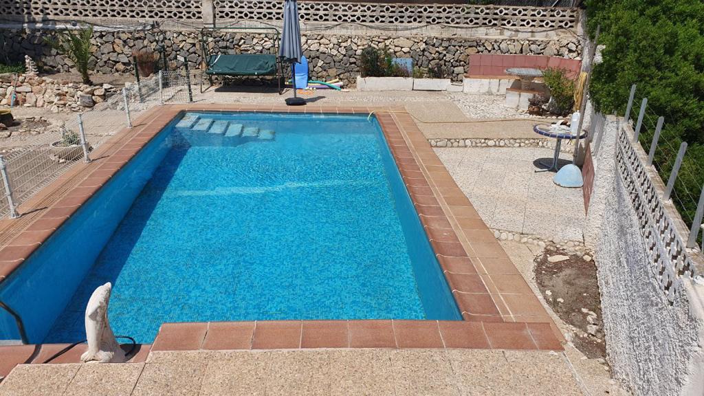 Charmante maison à vendre à Alfaz del Pi avec piscine et jardin - La maison de vos rêves vous attend !