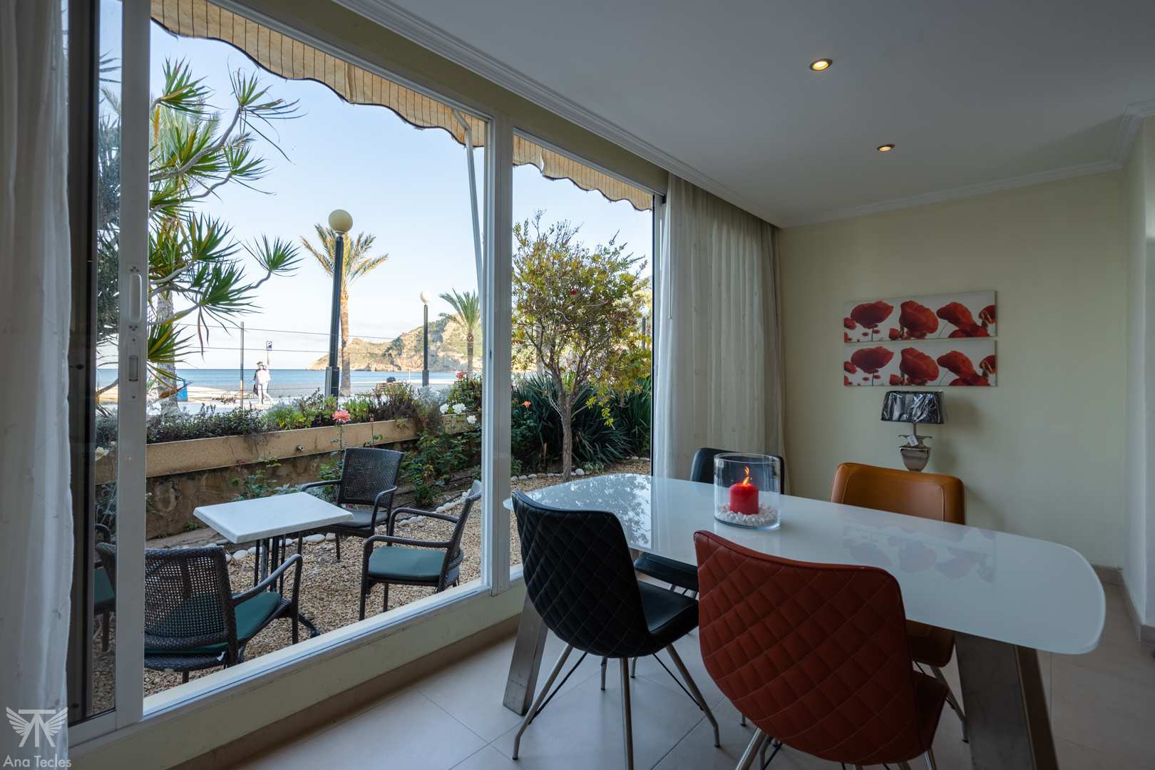 Beachfront apartment in Albir: Prime location